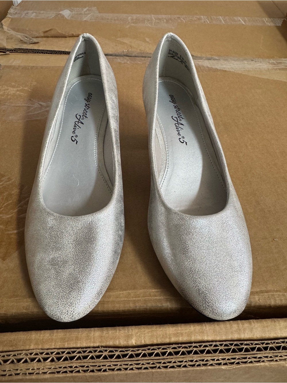Easy Street Ballari Pump Silver Metalic Size 8 Extra Wide New